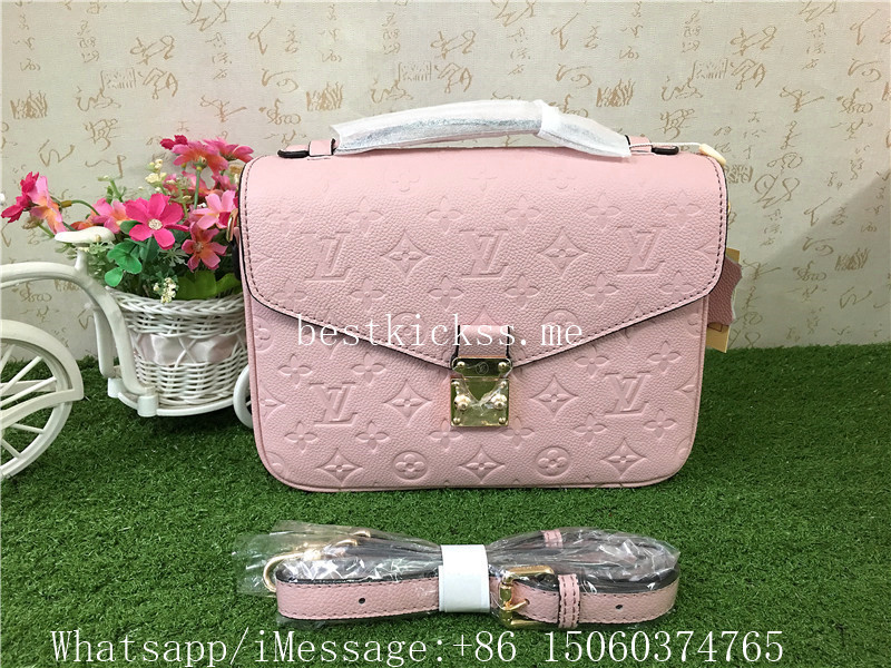 Louis Vuitton Pochette Metis Shoulder bag Pink