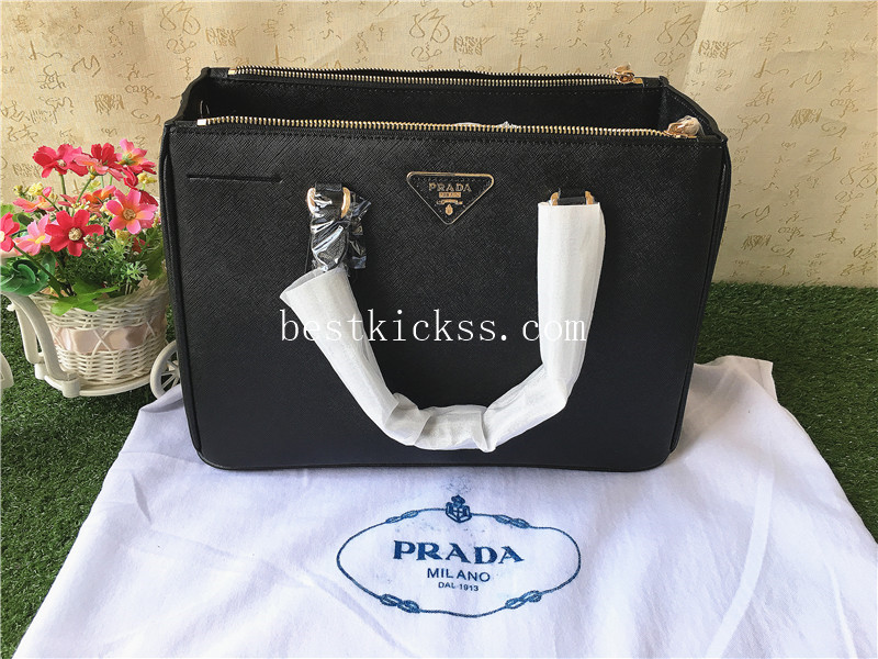 Pradas Handbag Black